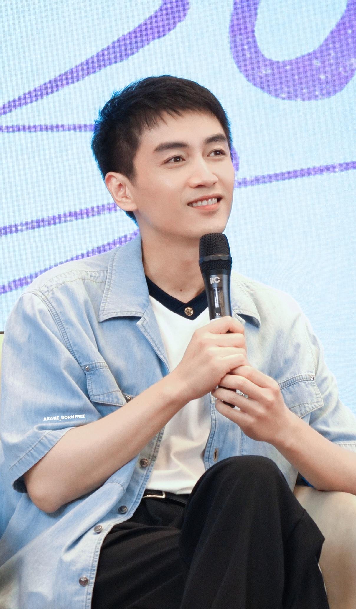 cx陈晓海之上 
专栏汇总博:微博正文
260730陈晓粉丝见面会part6
c