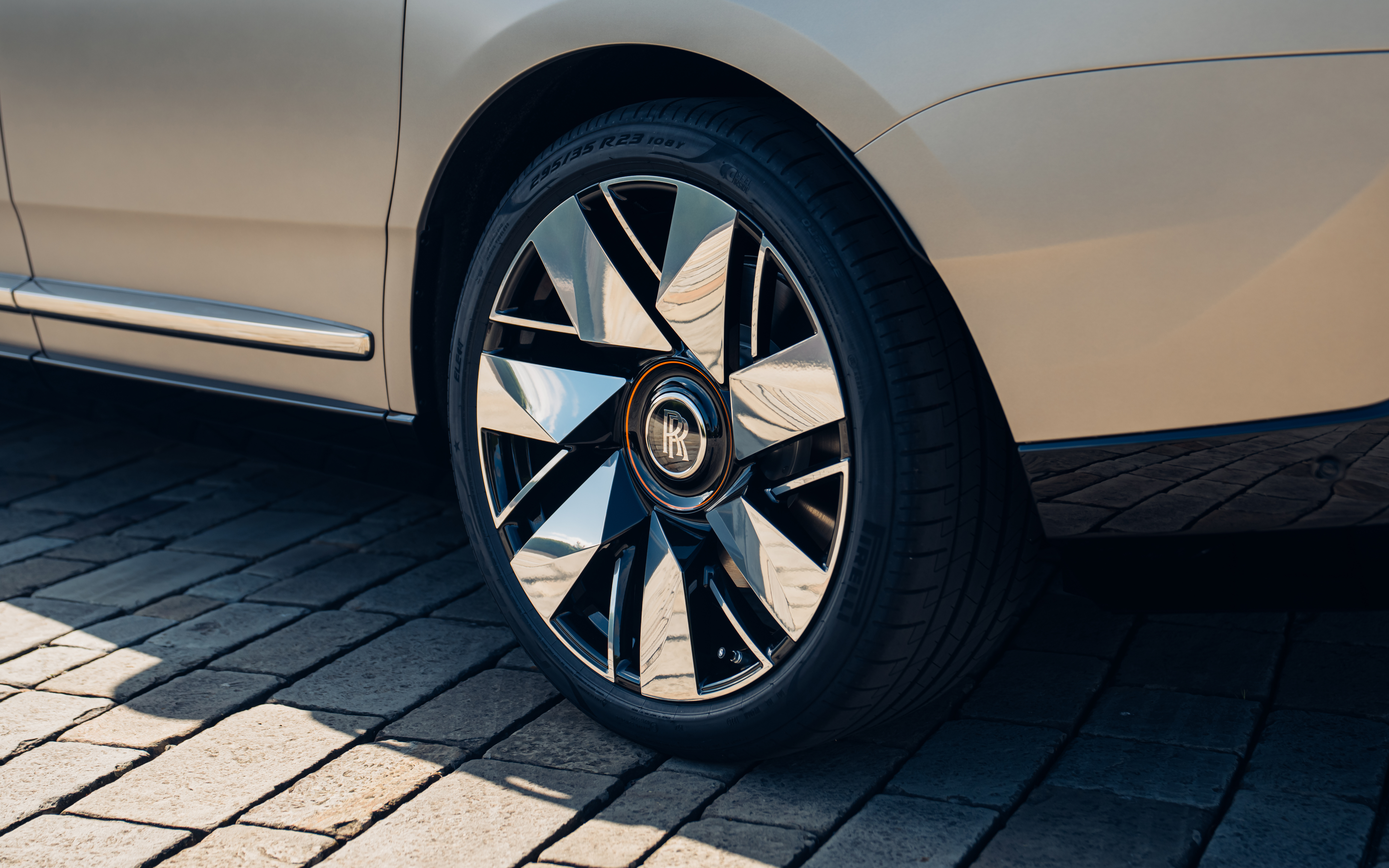 Rolls-Royce Cullinan Bohemian Sunset 