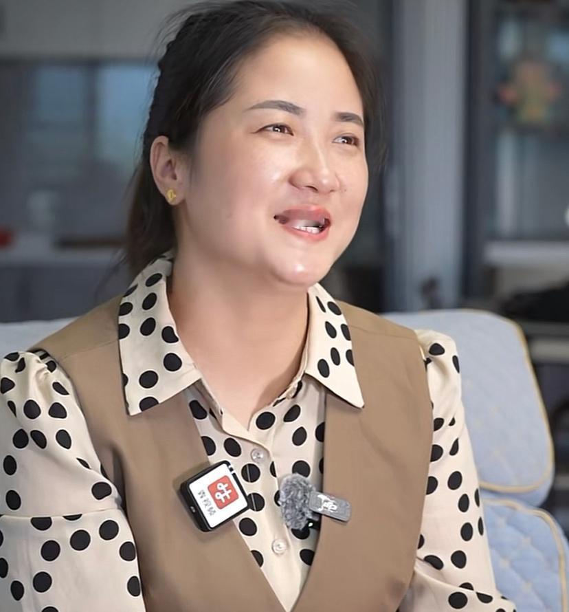 托举大姐乃无名英雄，吴玉梅只是大姐的代号而己，大姐的名字叫女英雄