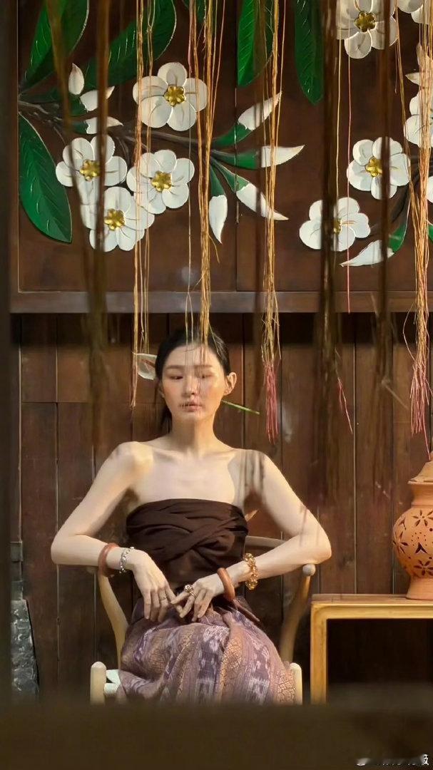 金靖怎么瘦成这样了？妈呀🤯也瘦太多了 