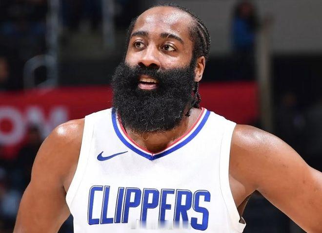 快船队121-117险胜猛龙队，历经加时完成一场14分大逆转，豪取5连胜。据统计