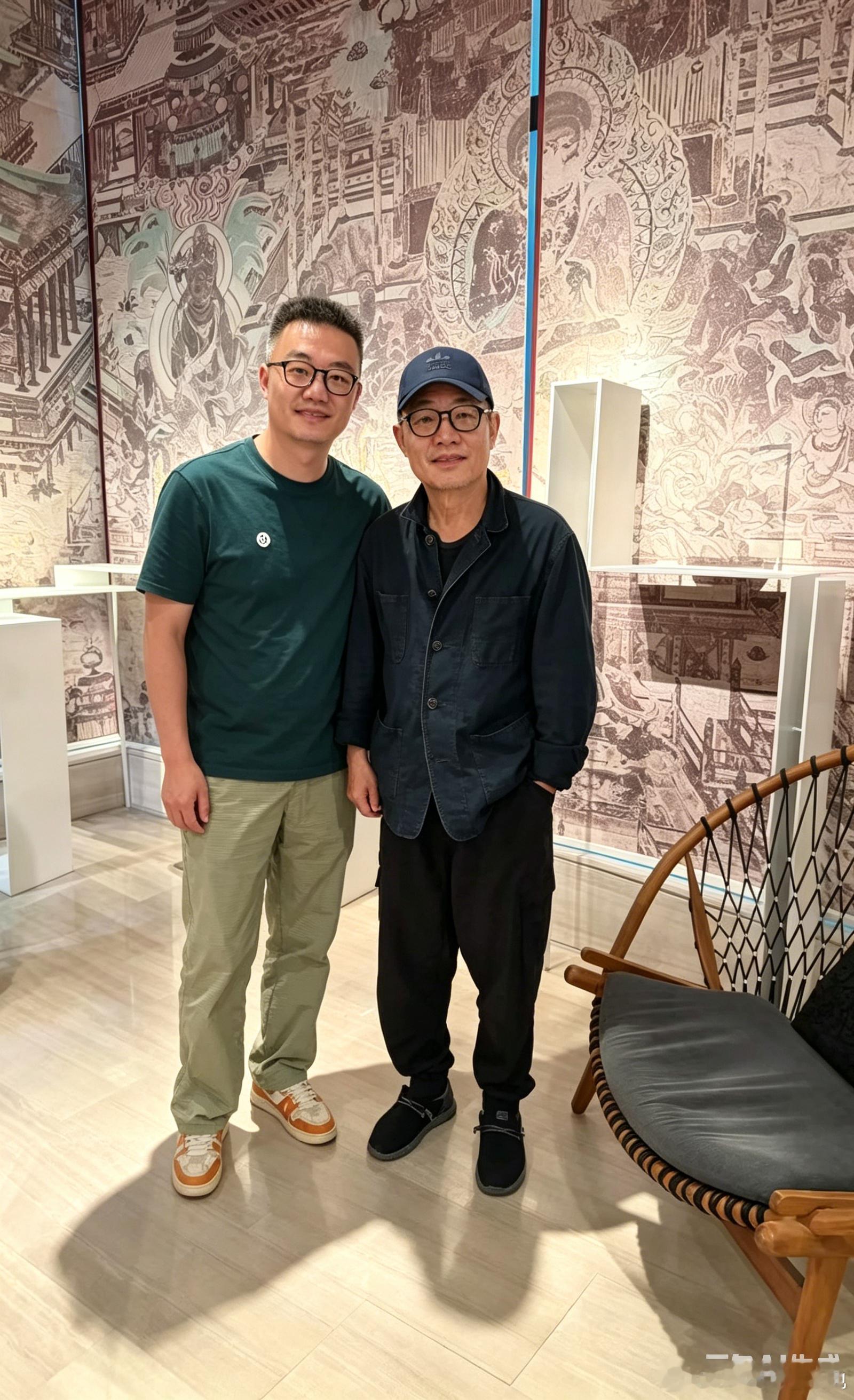 最近用hw的pura90pm拍展览最大的感受是。。。与其去抢购luna和dji不