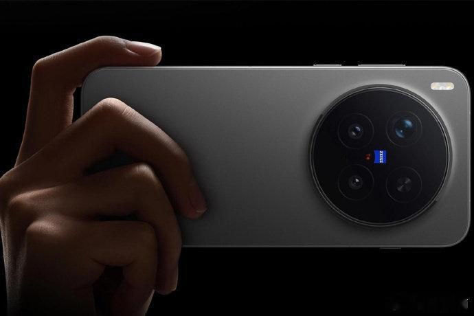 据爆料vivo下一代旗舰跳过X400，命名为X500。之前的Y300 的下一代直