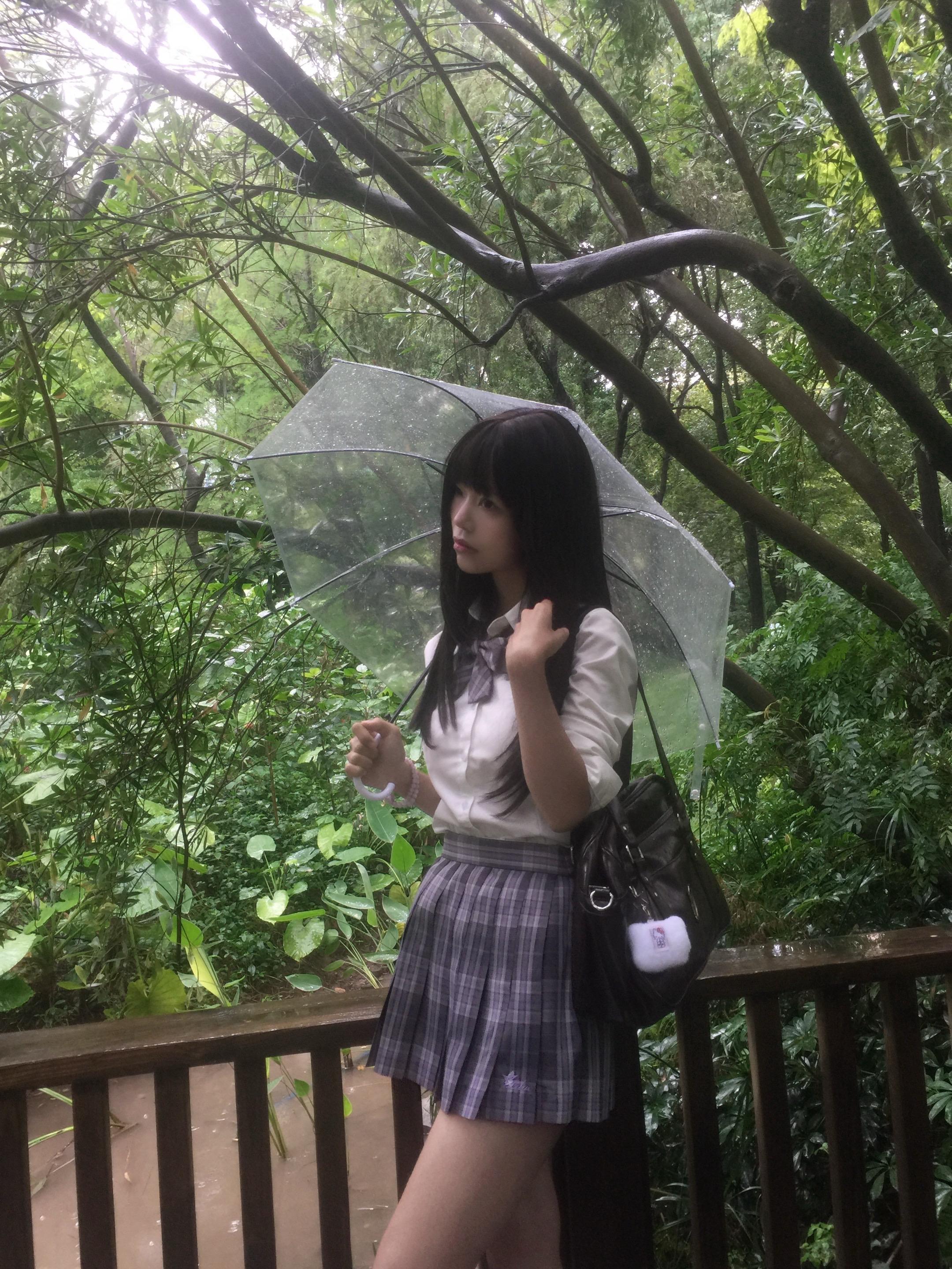 我叹 缘分浅浅如雨渐渐。