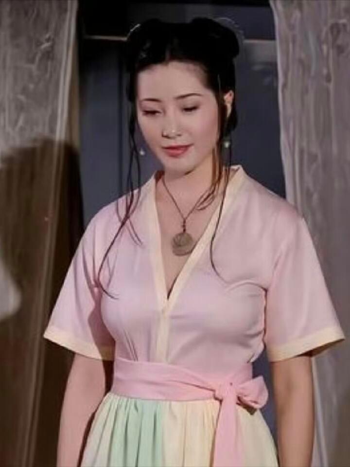 还记得这个角色吗，一颦一笑皆是风情。 ​​​