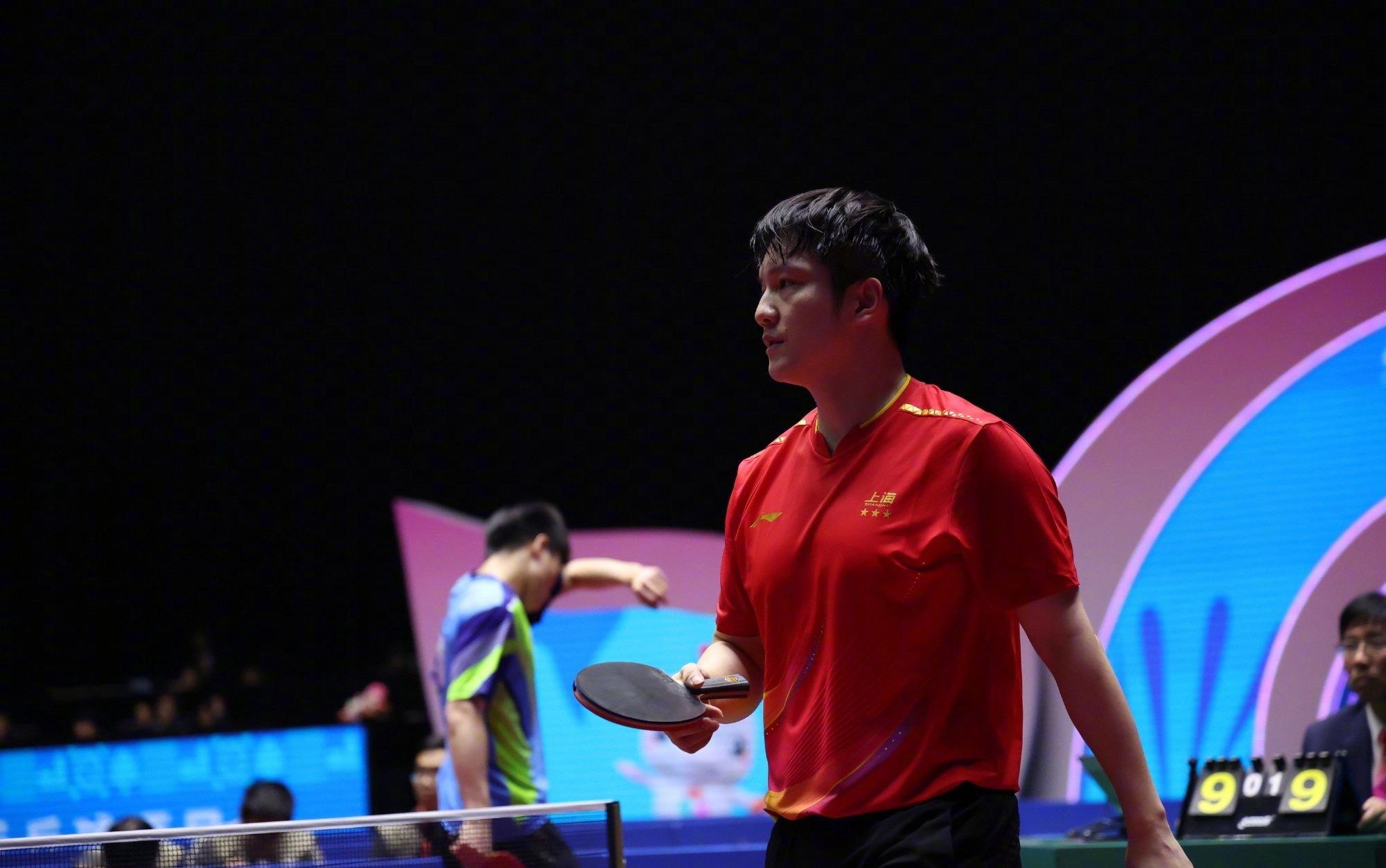 “京沪大战”第十五届全运会乒乓球男团赛事进入决赛阶段，北京队与上海队会师决赛，冠