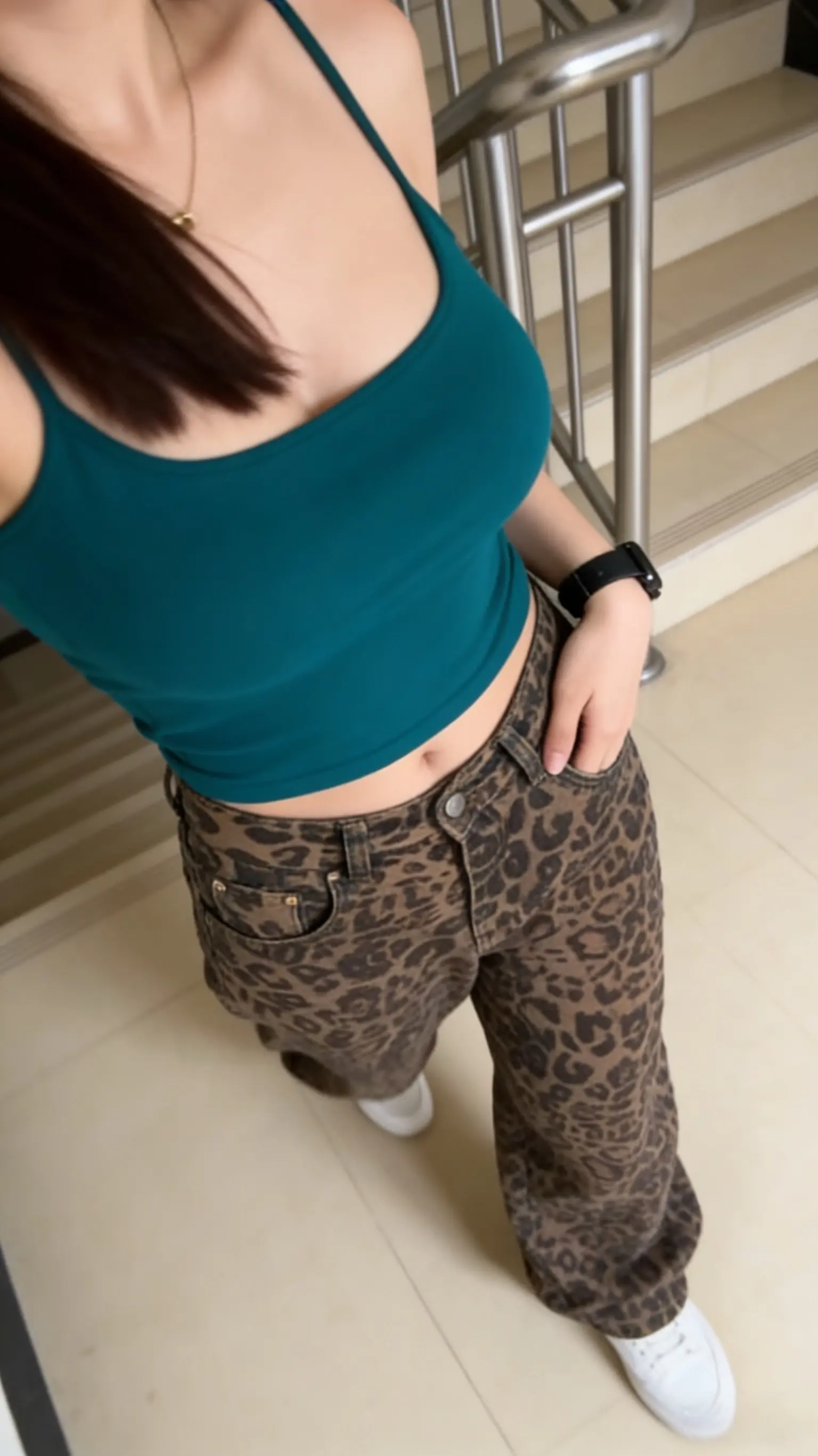 人到中年，最通透的活法莫过于大大方方爱自己。不费心解释，不刻意讨好，毕...