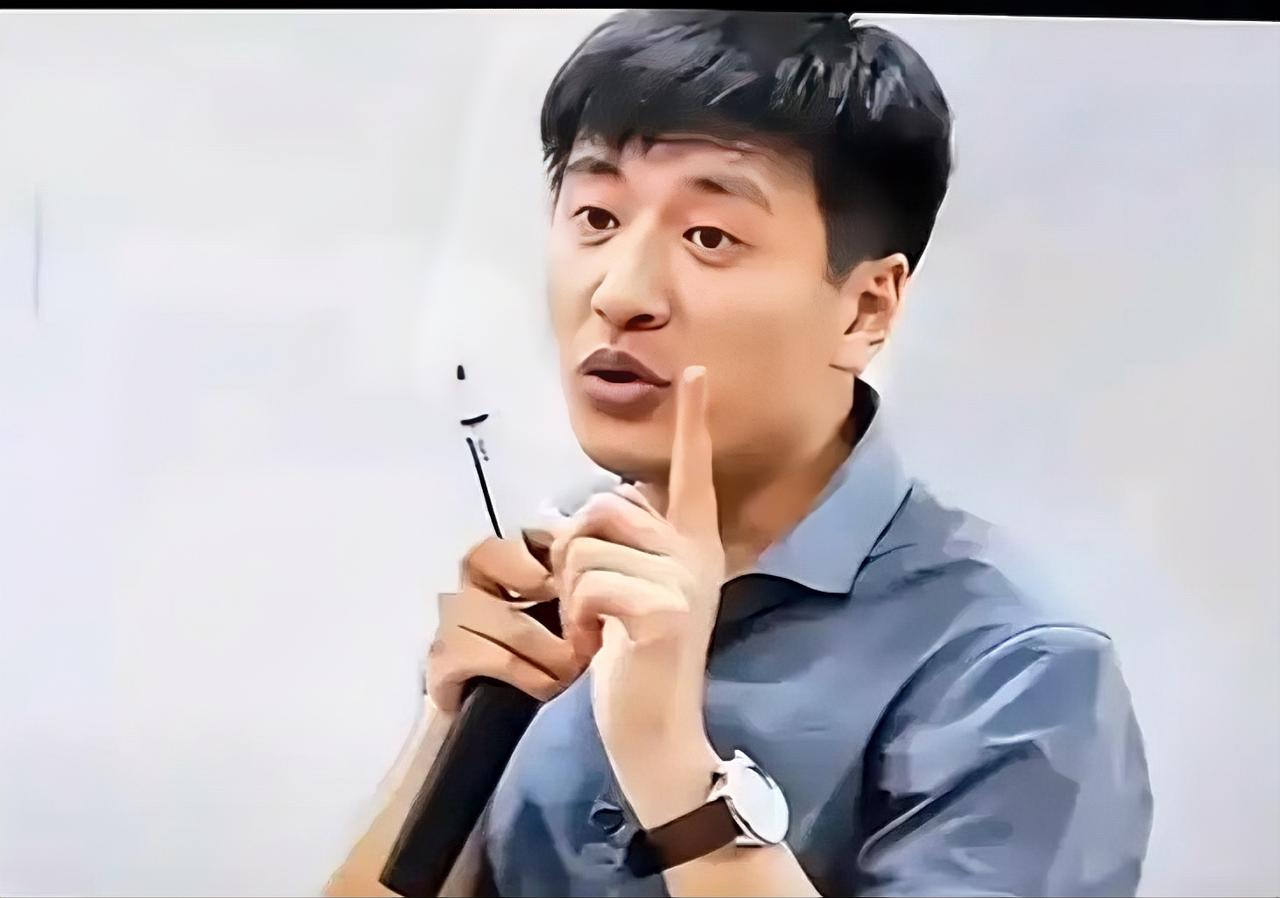 张雪峰在直播时说：“人生最遗憾的从不是能力不足做不到，而是本来可以。人到中年被生