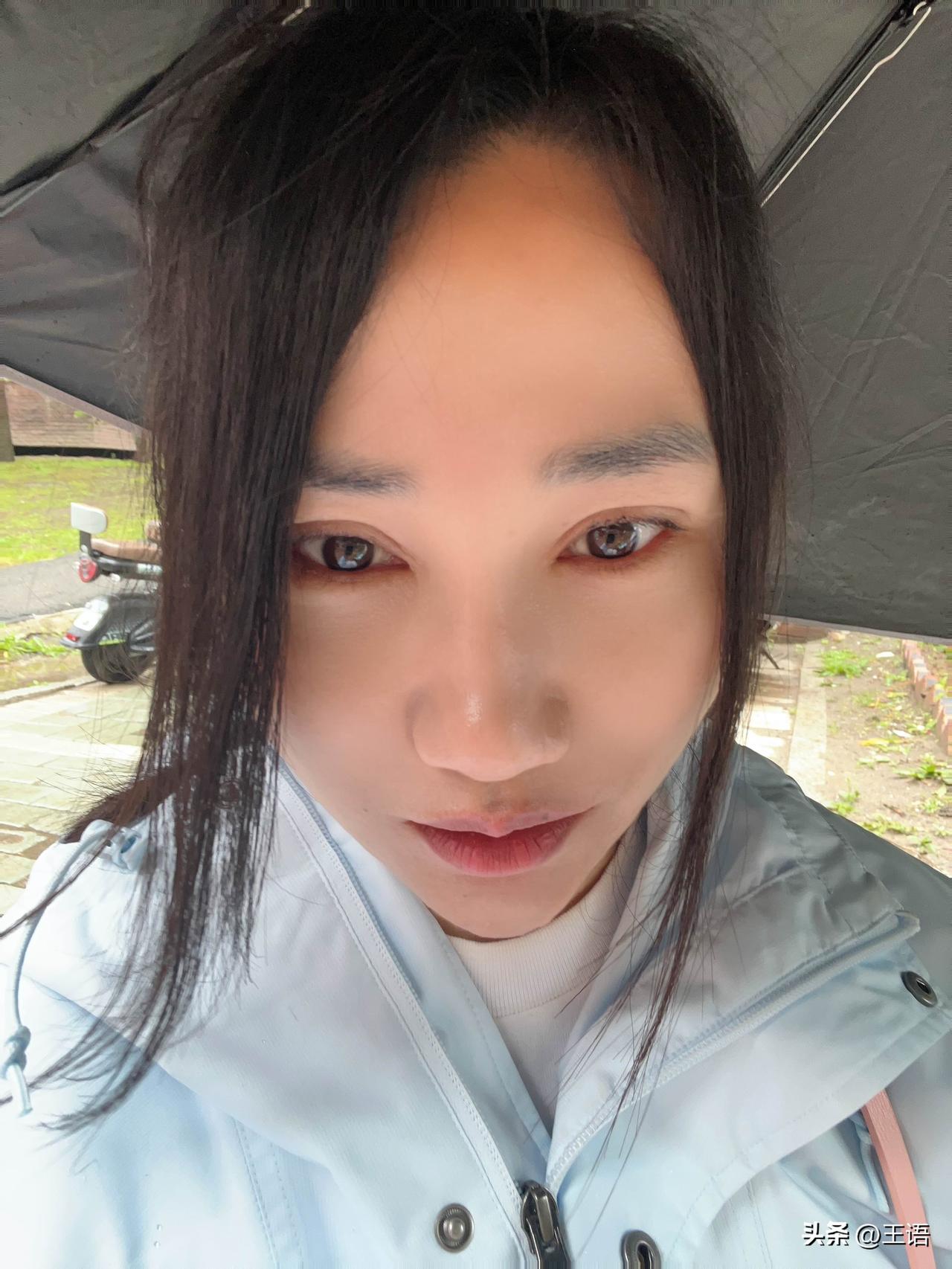 每个人活着都被人羡慕，有钱的羡慕没钱的，没钱的，羡慕有钱的，

有老婆的羡慕没老