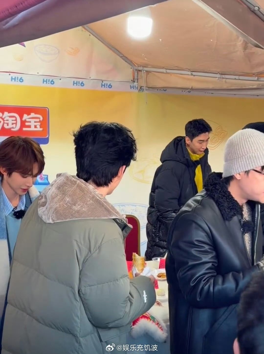 hi6打卡长春冰雪你好星期六 救命！Hi6长春户外特辑太会了！现场人多到挤不进去