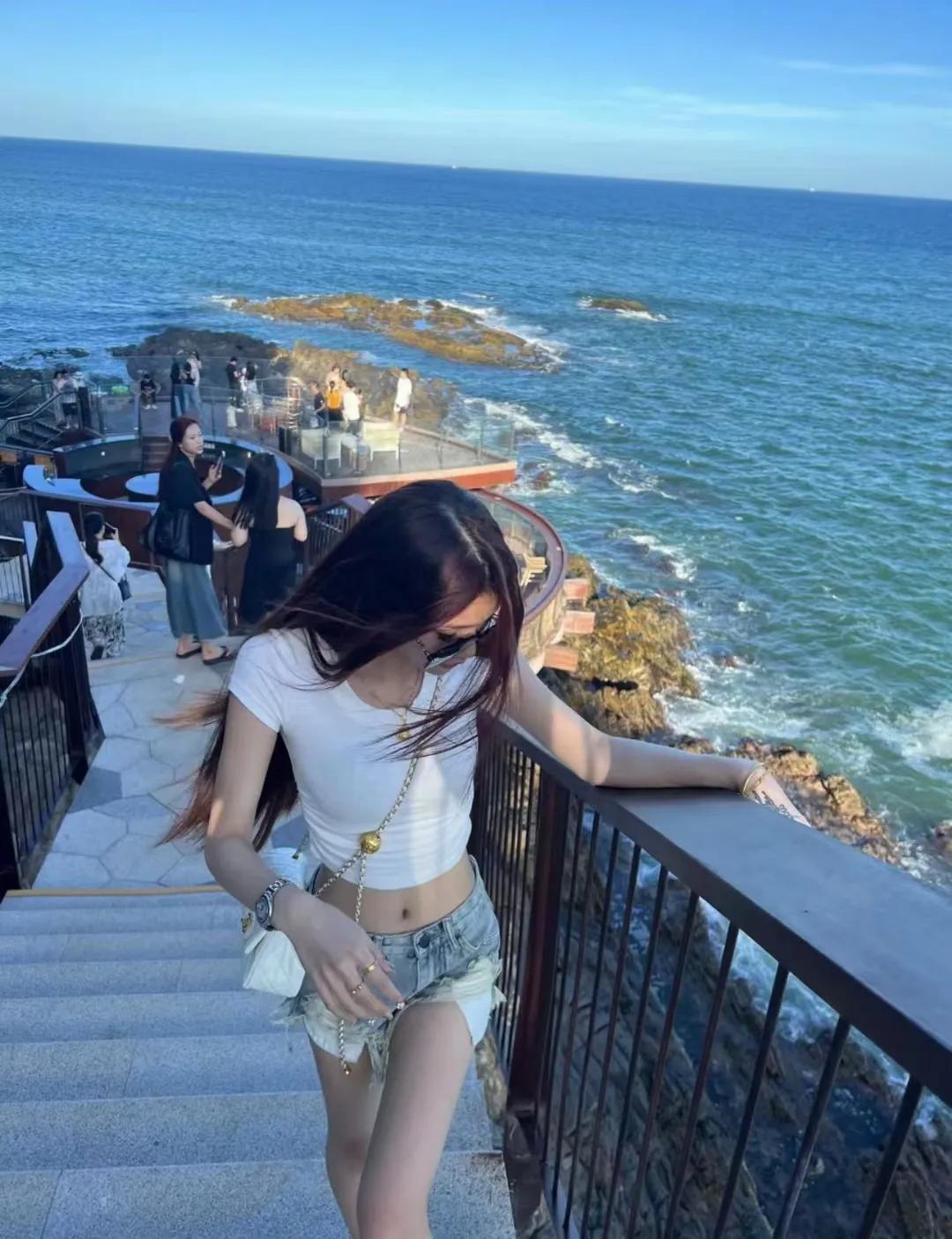 我们对于人生也可以抱着 比较轻快随便的态度  我们不是这个尘世的永久房客 而且过