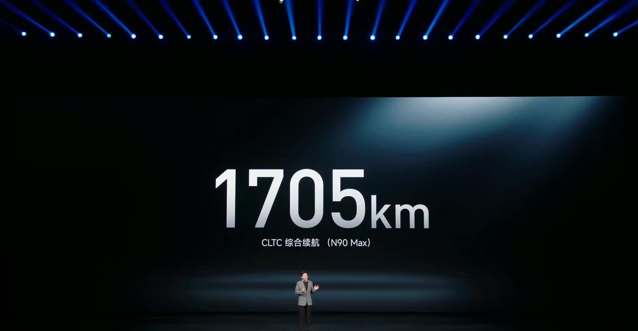 1705公里，看到这个数字我第一反应是以后一脚油门横穿中国不是问题了。而且纯电4