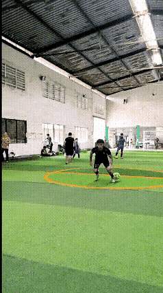 这带球过人属实牛掰