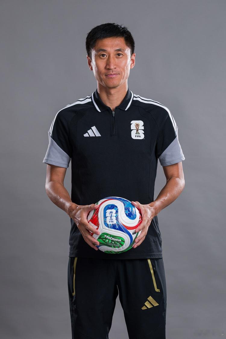 马宁担任英格兰vs加纳第四官员，周飞担任候补助理裁判6月21日讯 FIFA官方公
