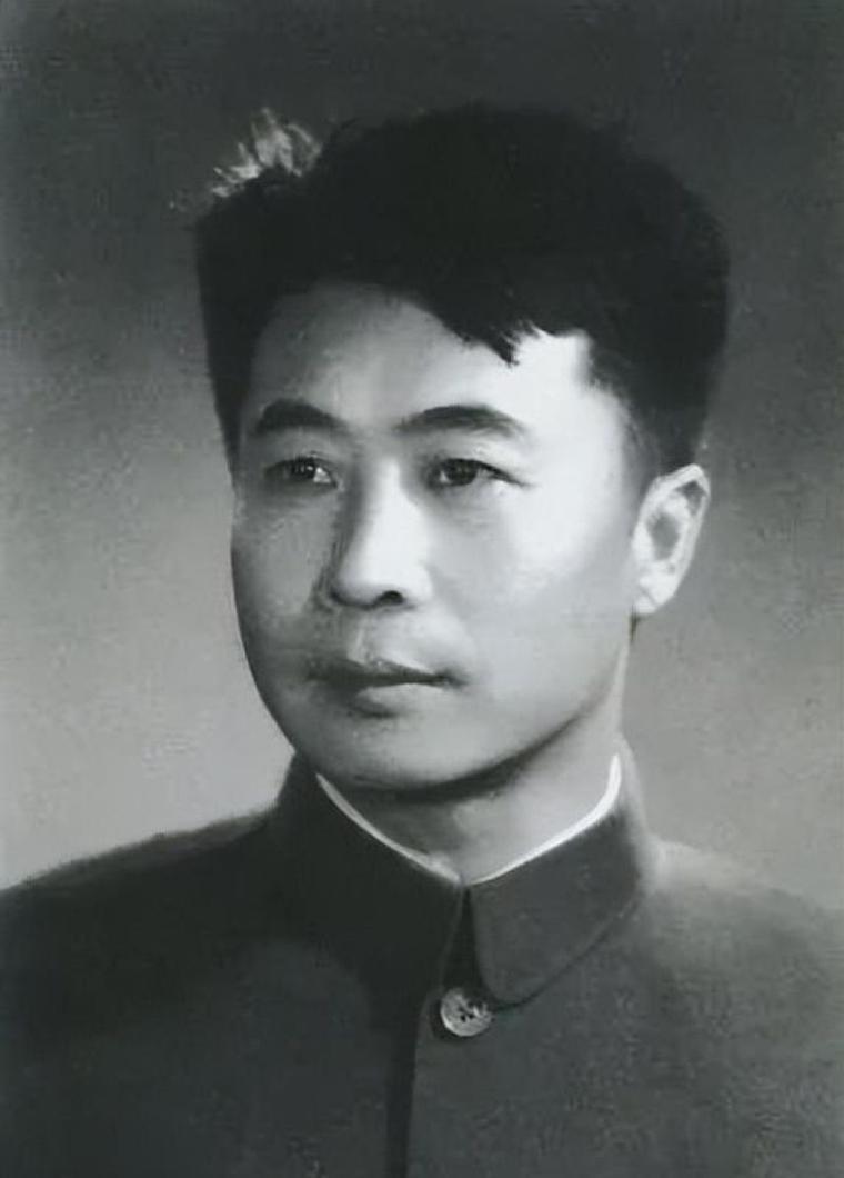 1957年，一本叫《林海雪原》的新书爆火，罗荣桓元帅看完后，一拍桌子：“这个作者