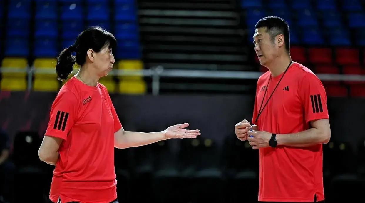 对多米尼加一战：赖亚文认为 3 人“表现出色”

吴梦洁
第二场比赛，吴梦洁伤退