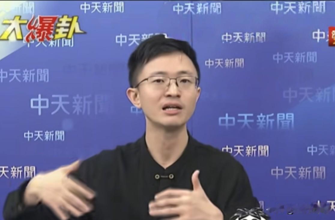台湾评论员侯汉廷建议，海峡论坛以后邀请大陆一些知名的明星参加，要安排在最后压轴出