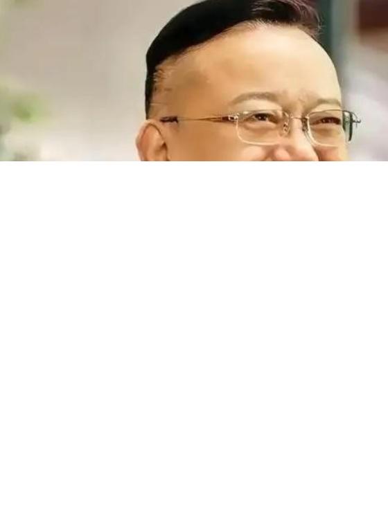 1996年10月，48岁的王刚娶了36岁的成方圆，有一次，王刚醉酒后对成方圆说：