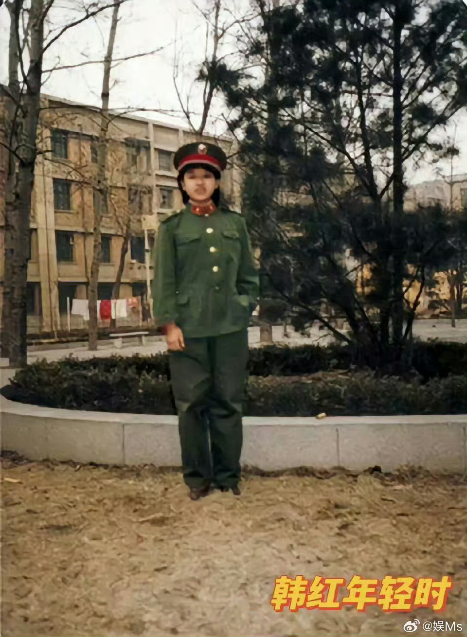 韩红自曝曾经是校花，看了她18岁照片后，果然没骗人。 