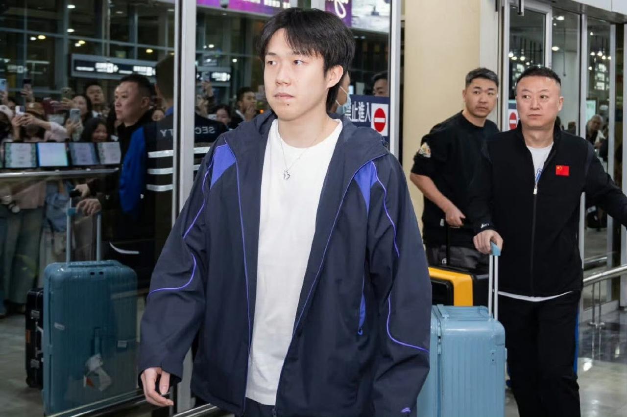 孙颖莎，王楚钦领衔，国乒抵达中国澳门，备战澳门单打世界杯。

本次赛事从3月30