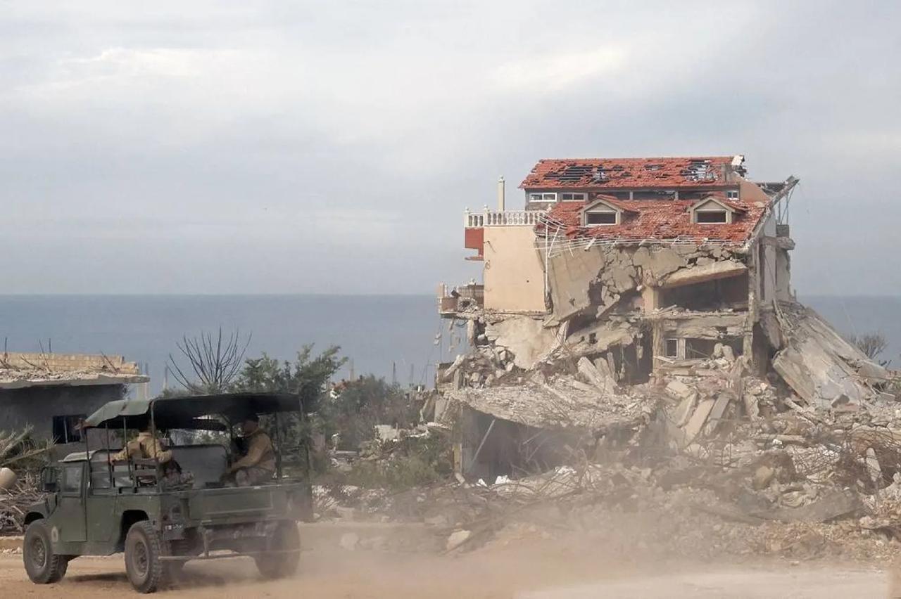 据新阿拉伯人媒体报道，当黎巴嫩代表团奔赴华盛顿争取那仅剩不到72小时的停火窗口时