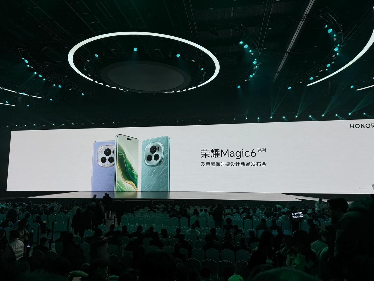 来了，这次很近。就等保时捷设计新品了，到底是啥[吐舌]