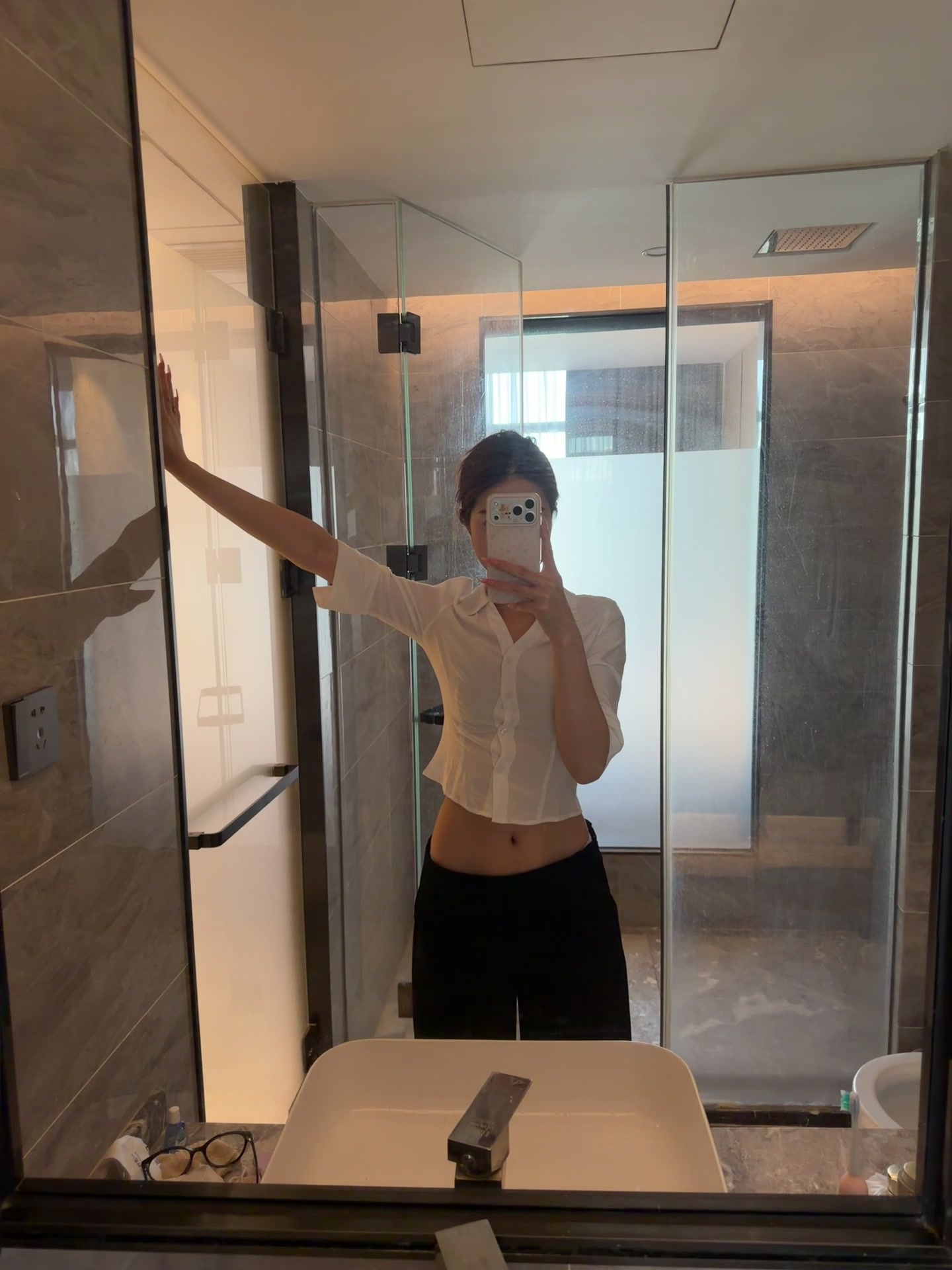 不太会讲爱，但是已经偷偷幸福了很久 