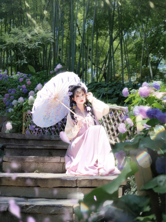 人间绝绝紫💟初夏的紫色小蝴蝶