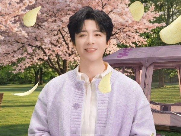 在南京偶遇了刘宇宁 南京街头处处是惊喜！万汇城、临江地铁站、公交候车亭、户外大屏