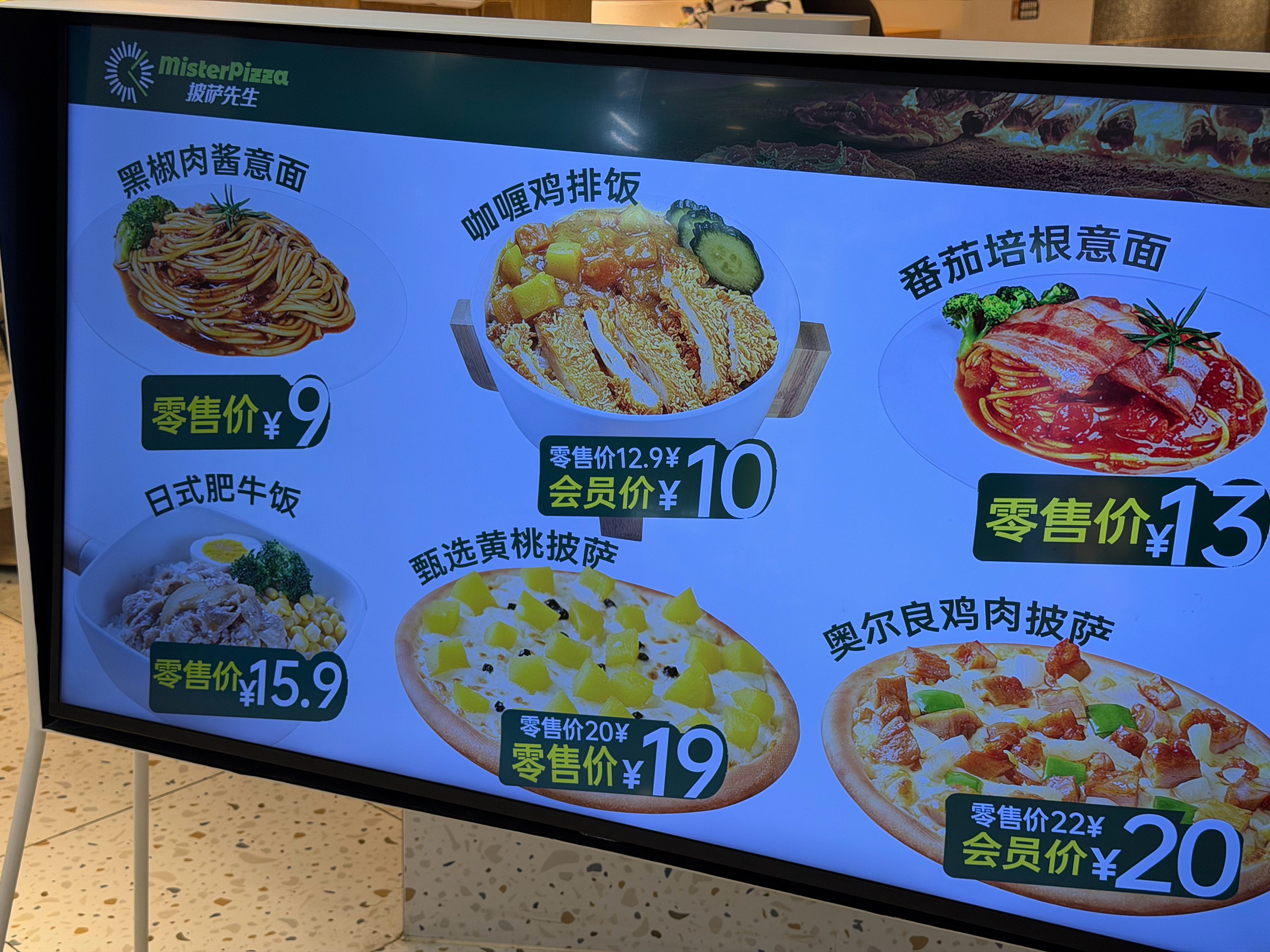 前两天“预制菜联盟”挑衅样的联合发布“我们都在！我们还在！”仿佛在向抗议的消费者
