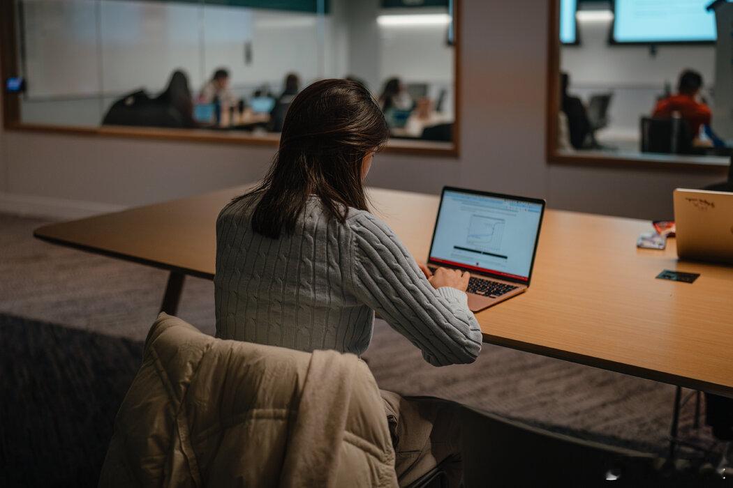 【“最优秀的中国人才正在离开”：特朗普如何改变了美国高校】（纽约时报）麻烦的最初