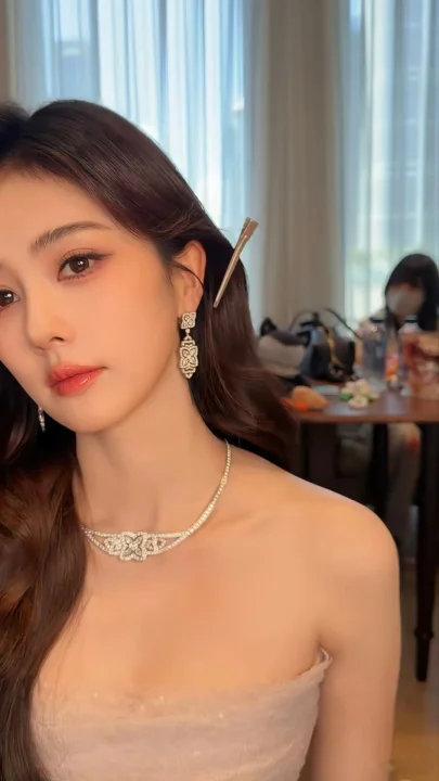 金鹤龙给白鹿化的灵鹿叶璃妆今天莫离追剧团上金鹤龙老师给白鹿化的灵鹿叶璃妆好美！此