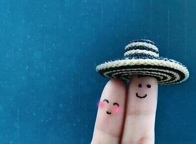爱情是一个精心设计的谎言。Love is a carefully designe