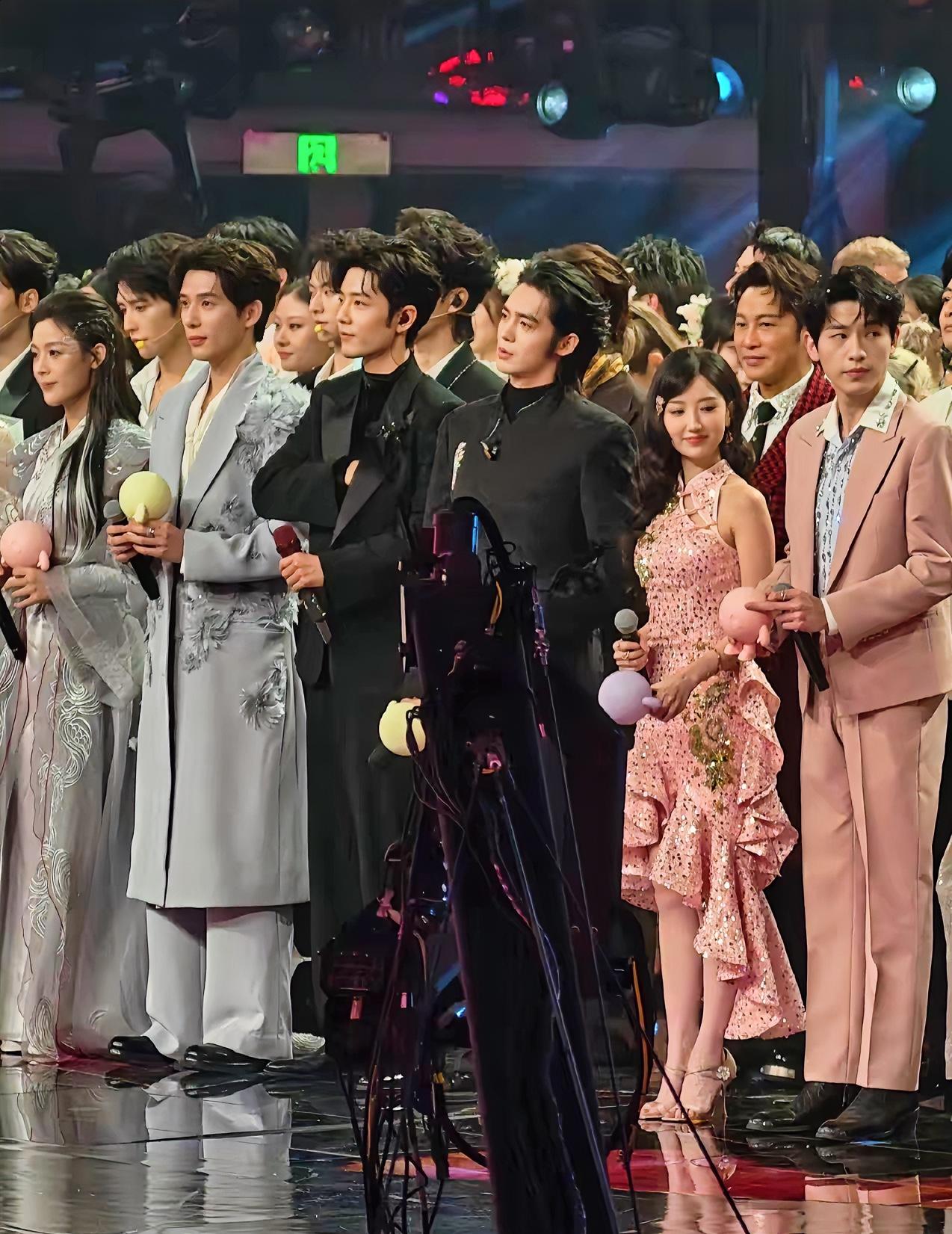 太吓人啦！想让孩子当明星的一定要看看！
如今，身高163只能算刚及格。
毛晓彤官