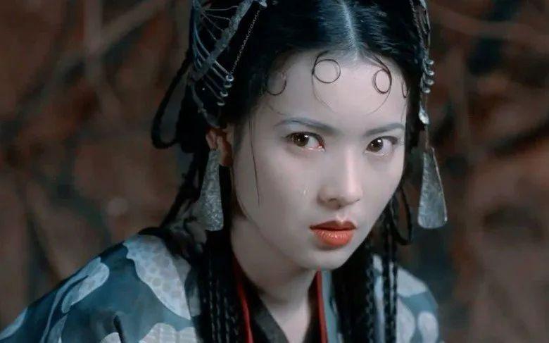 蓝洁瑛，香港女演员，曾为无线艺人，拥有“靓绝五台山”之美誉。1995年，蓝洁瑛所