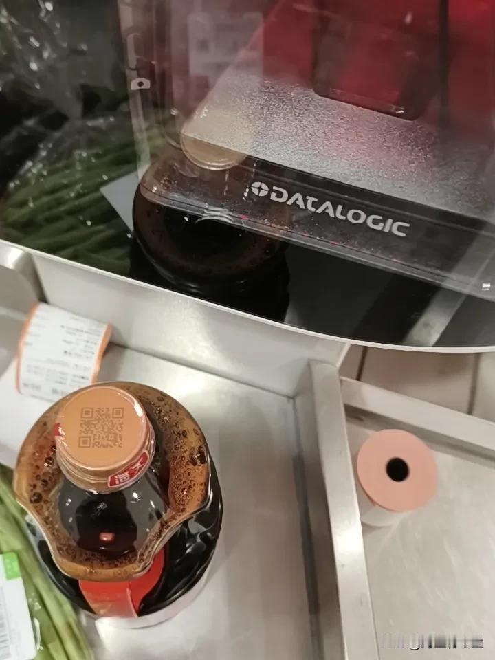 卖家：说自己家的东西不好

活久见，看见有人在超市买一瓶酱油，服务员紧追不舍推荐