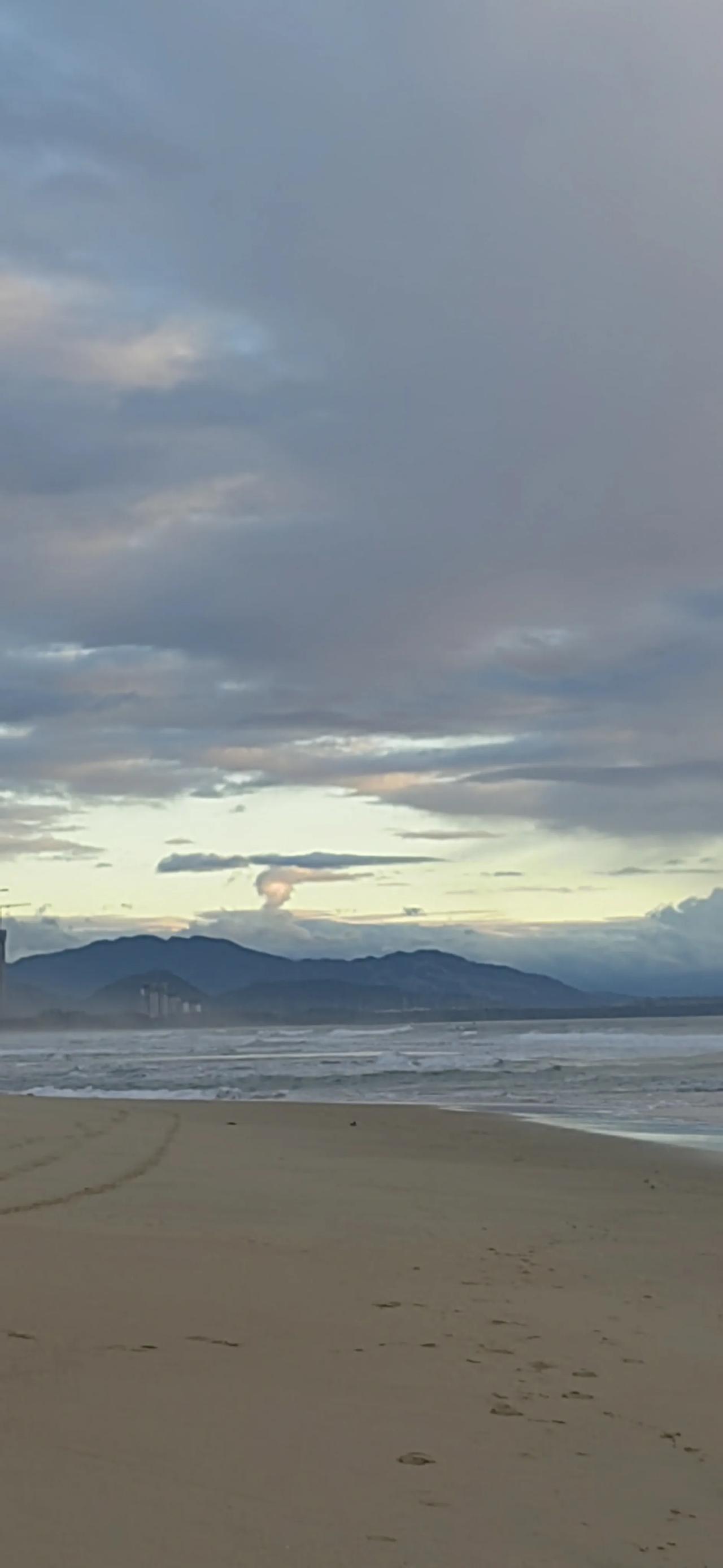 分享一张海滩的日出与夕阳