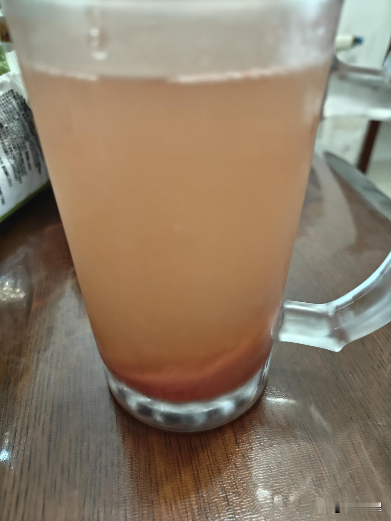 为啥西瓜汁沉淀一晚上就这样了？
孩子每次出去买杯西瓜汁十块钱，我正好买了一个榨汁