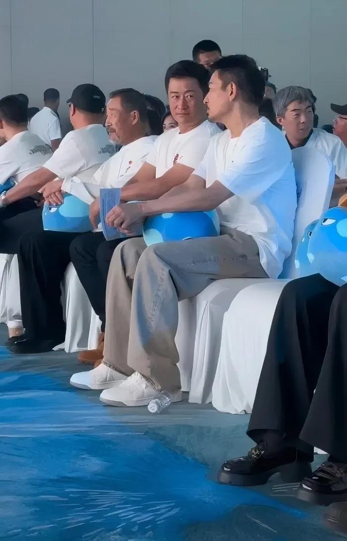 华仔[比心][比心]喜欢你[比心][比心]和1995那一年没有变化的，实力派[赞