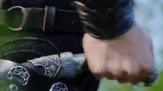 她眼中坚定与智慧的闪光，江慈，你的每一个决定都令人叫好，这样的独立女性魅力，怎能