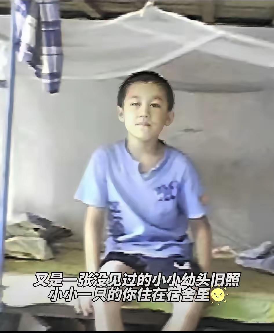 看到王楚钦小时候的照片

突然泪目了

想起王楚钦妈妈接受采访时说的一句话：你再