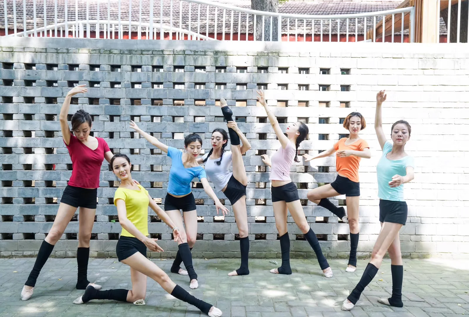 芳华，岁月深处的璀璨画卷…