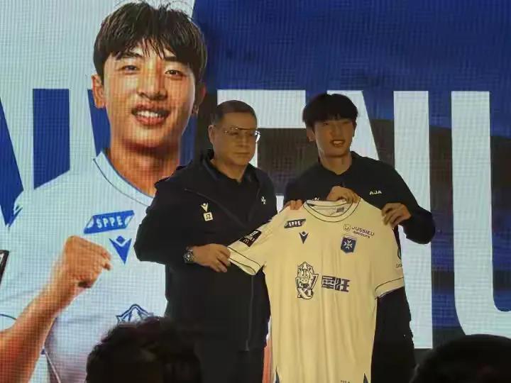 恭喜！中超梅州客家球员、17岁新星魏祥鑫明年7月将正式登陆法甲，加盟老牌球队欧塞