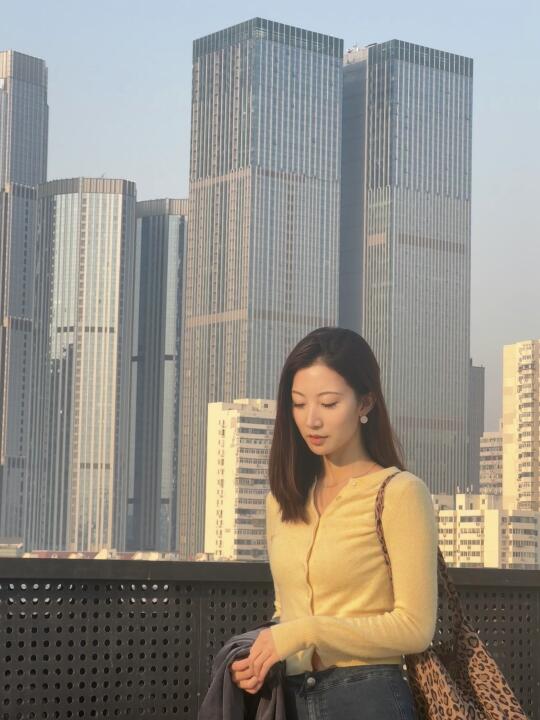 浅春系的通勤穿搭💛