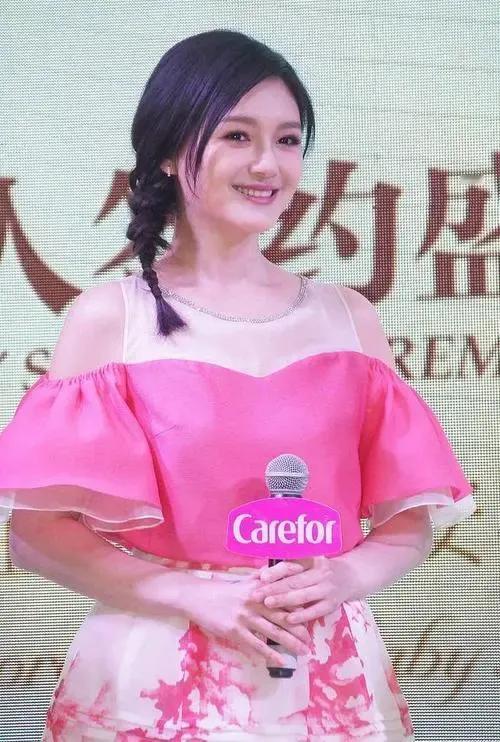 试问有几个女人能做到大S这样的❓
大S结婚后的日子其实挺惨的，高龄产子，一度死里
