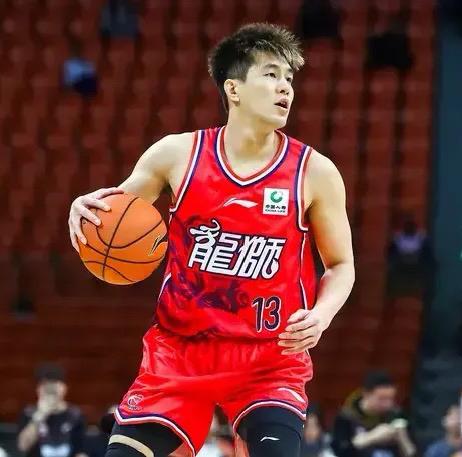 广州龙狮男篮将不会和郭艾伦续约，但会继续为他提供康复费永，在其转会时不会设置任何
