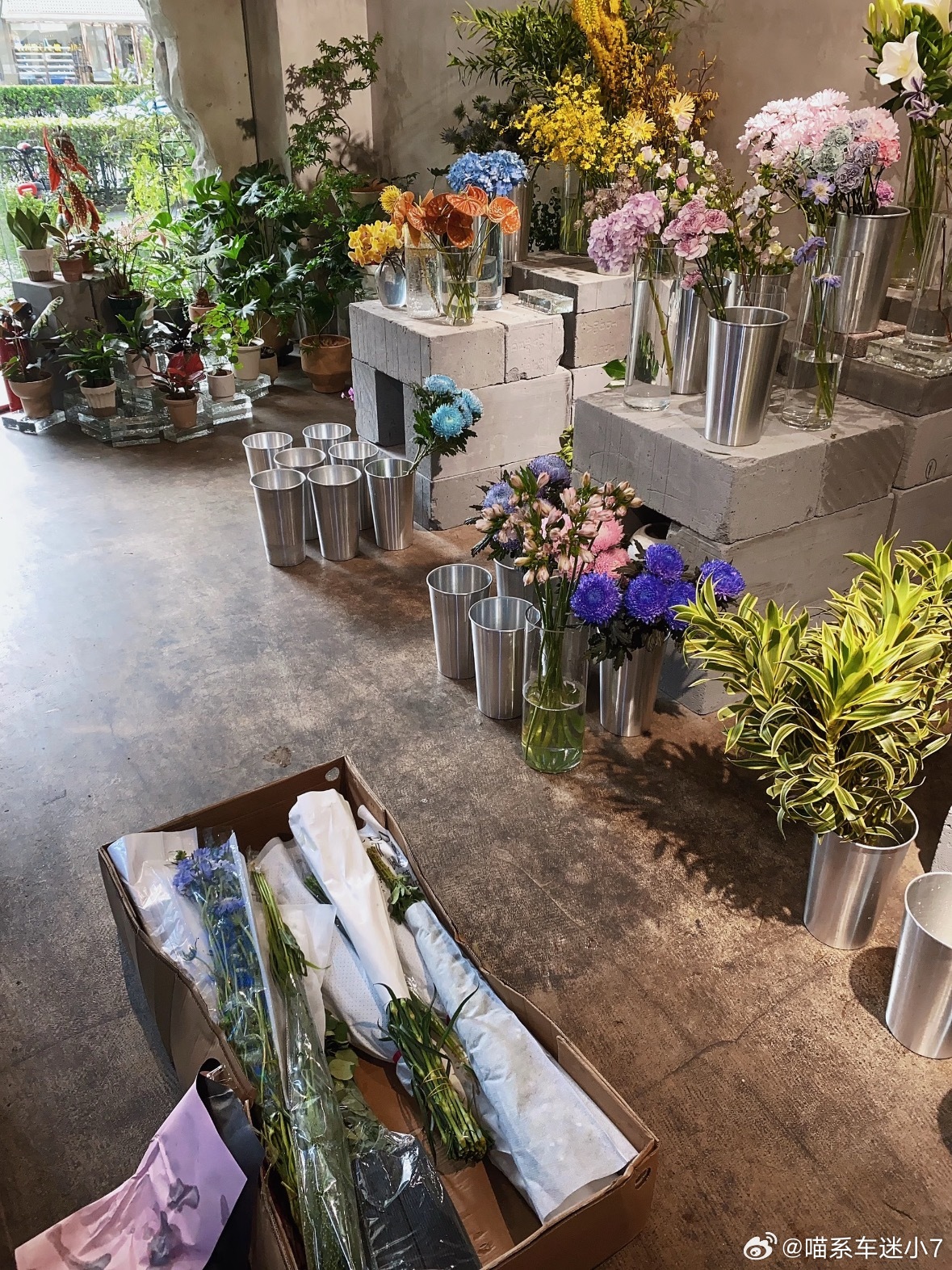教师节快乐 原来今天是教师节呀，怪不得楼下的花店忙起来了[兔子] ​​​