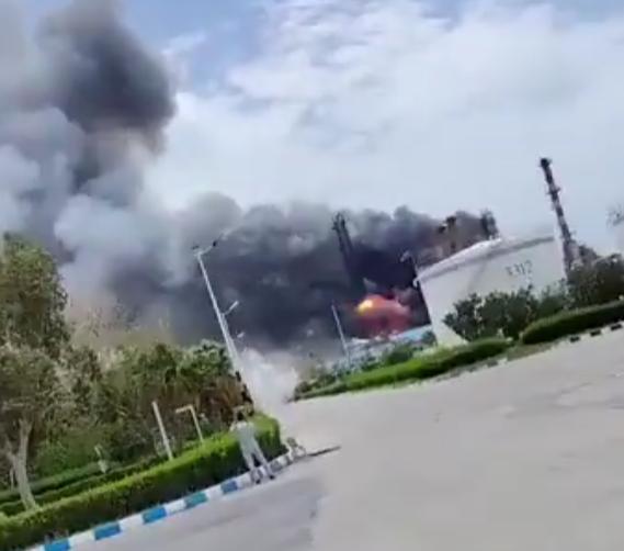 阿联酋独自对伊朗开战了，出动大批幻影和翼龙2，德黑兰果断猛烈报复！

4月8日，