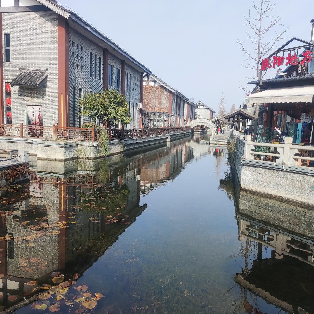 展现量四千，阅读量不破百，AI跟我说了一句大实话
 
写头条七八年，我一直以为：