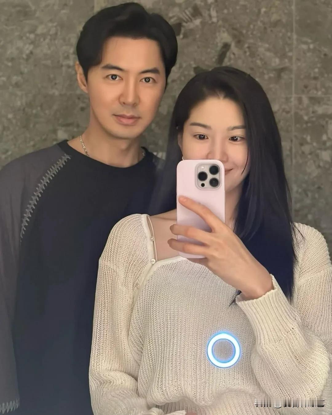 15日，Junjin的妻子刘亦书在自己的Instagram上写道“这是我在家浴室
